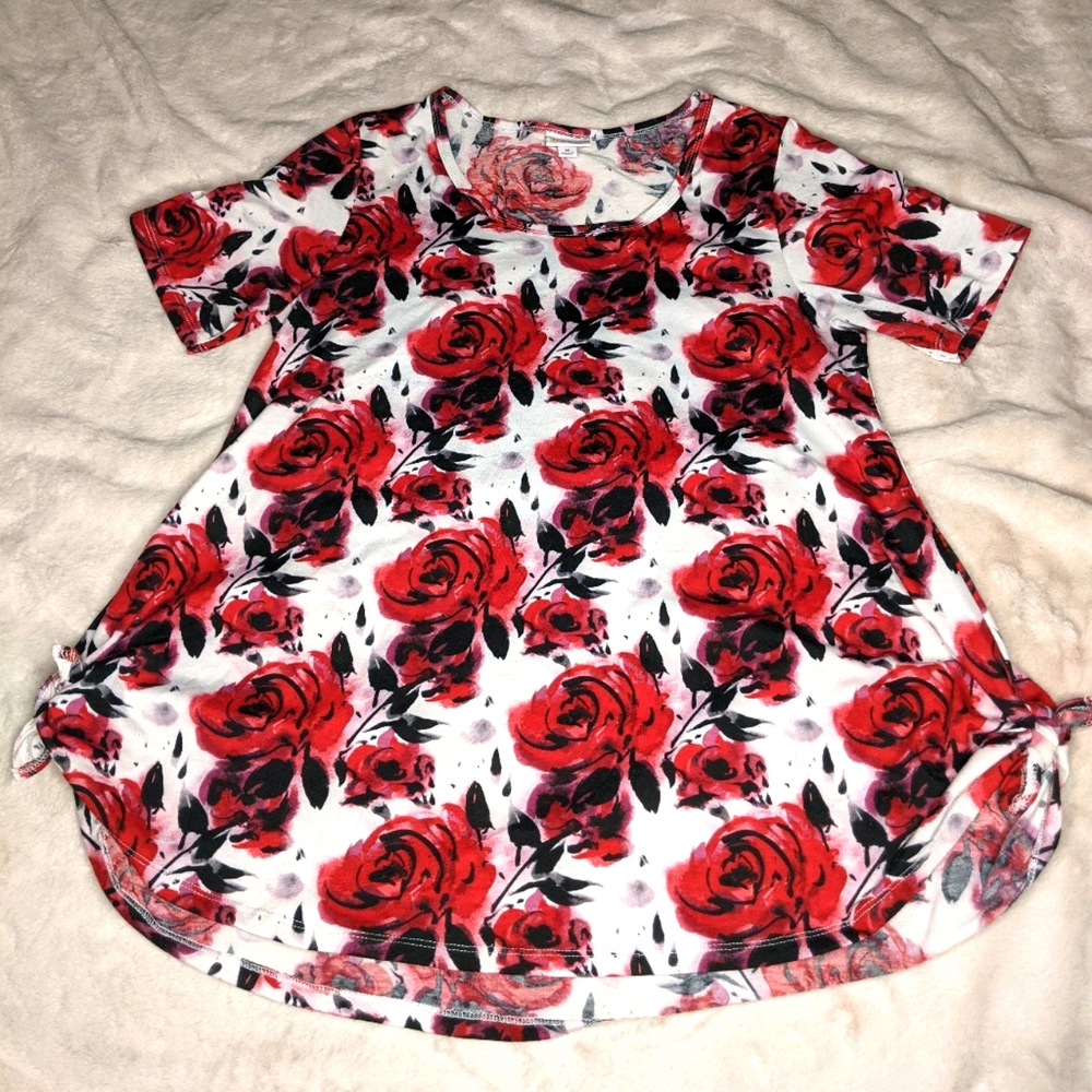 LuLaRoe Perfect T in Medium